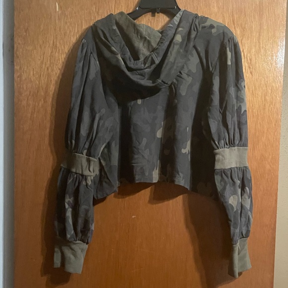 ELOQUII Camo Crop Sweatshirt with Hoodie - Picture 2 of 5